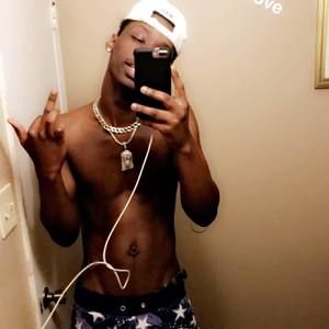 Meet your Posher, Dominique